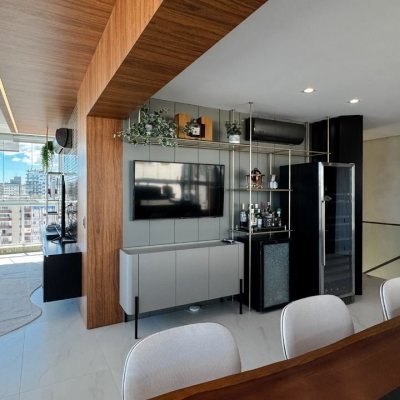 Cobertura com 244m², 4 quartos, 3 suítes, 3 garagens, no bairro Agronômica em Floranópolis