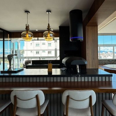 Cobertura com 244m², 4 quartos, 3 suítes, 3 garagens, no bairro Agronômica em Floranópolis