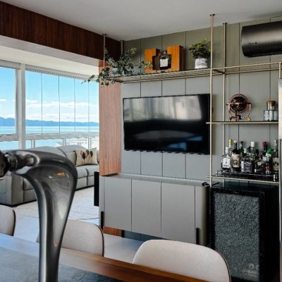 Cobertura com 244m², 4 quartos, 3 suítes, 3 garagens, no bairro Agronômica em Floranópolis