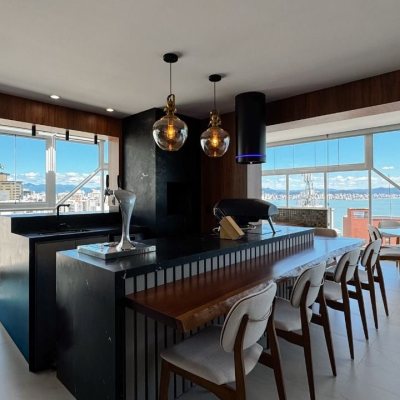 Cobertura com 244m², 4 quartos, 3 suítes, 3 garagens, no bairro Agronômica em Floranópolis