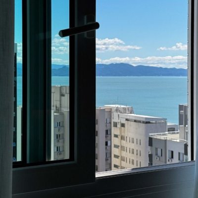 Cobertura com 244m², 4 quartos, 3 suítes, 3 garagens, no bairro Agronômica em Floranópolis