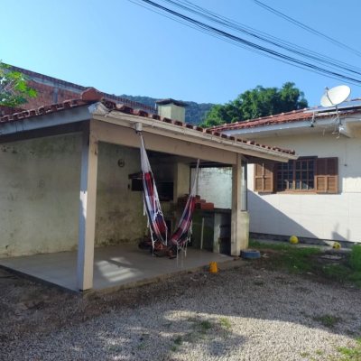 Pousada com 222m², 8 quartos, 5 garagens, no bairro Vargem Do Bom Jesus em Florianópolis