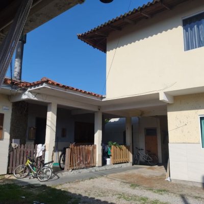 Pousada com 222m², 8 quartos, 5 garagens, no bairro Vargem Do Bom Jesus em Florianópolis