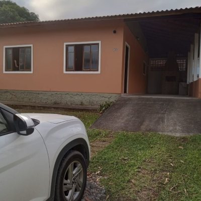 Casa Residencial com 100m², 3 quartos, 5 garagens, no bairro Ratones em Florianópolis