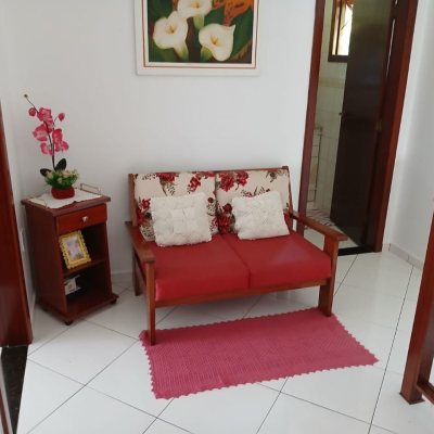 Casa Residencial com 192m², 3 quartos, 1 suíte, 2 garagens, no bairro Forquilhinha em São José