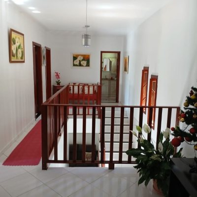 Casa Residencial com 192m², 3 quartos, 1 suíte, 2 garagens, no bairro Forquilhinha em São José