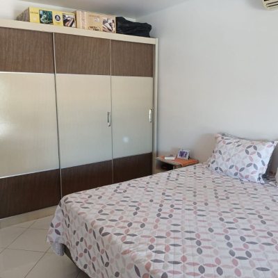 Casa Residencial com 192m², 3 quartos, 1 suíte, 2 garagens, no bairro Forquilhinha em São José