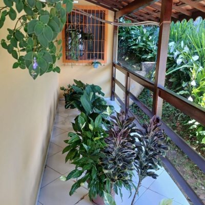 Casa Residencial com 192m², 3 quartos, 1 suíte, 2 garagens, no bairro Forquilhinha em São José