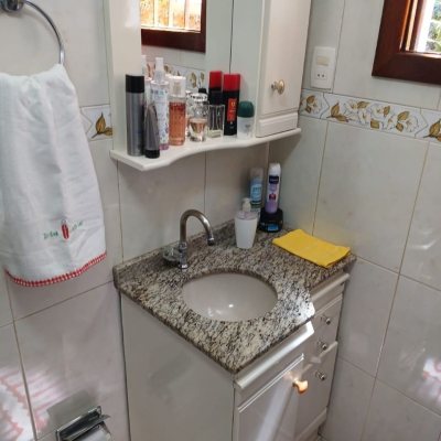 Casa Residencial com 192m², 3 quartos, 1 suíte, 2 garagens, no bairro Forquilhinha em São José