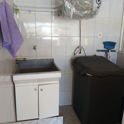 Casa Residencial com 192m², 3 quartos, 1 suíte, 2 garagens, no bairro Forquilhinha em São José