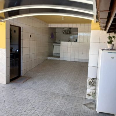 Casa Residencial com 192m², 3 quartos, 1 suíte, 2 garagens, no bairro Forquilhinha em São José