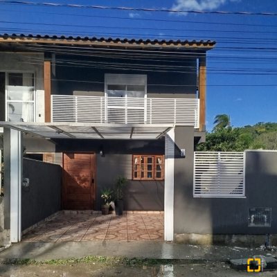 Casa Residencial com 114m², 3 quartos, 1 suíte, 1 garagem, no bairro Campeche em Florianópolis