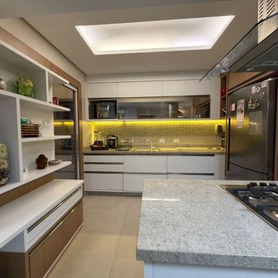 Apartamentos com 83m², 3 quartos, 1 suíte, 1 garagem, no bairro Canto em Florianópolis