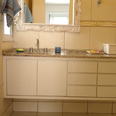 Casa Residencial com 170m², 3 quartos, 1 suíte, 2 garagens, no bairro Itacorubi em Florianópolis