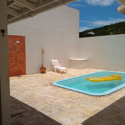 Casa Residencial com 170m², 3 quartos, 1 suíte, 2 garagens, no bairro Itacorubi em Florianópolis