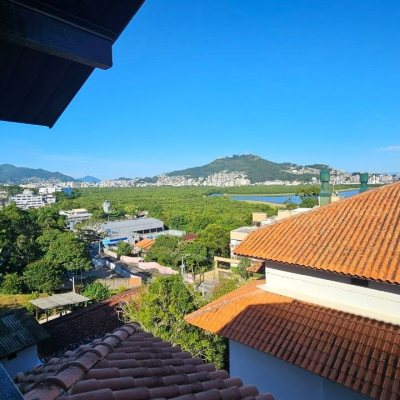 Cobertura com 183m², 3 quartos (sendo 1 suíte), 2 garagens, no bairro João Paulo em Florianópolis