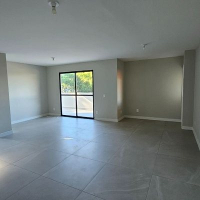 Cobertura com 183m², 3 quartos (sendo 1 suíte), 2 garagens, no bairro João Paulo em Florianópolis