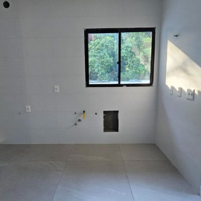 Cobertura com 183m², 3 quartos (sendo 1 suíte), 2 garagens, no bairro João Paulo em Florianópolis