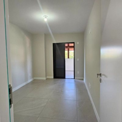 Cobertura com 183m², 3 quartos (sendo 1 suíte), 2 garagens, no bairro João Paulo em Florianópolis