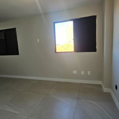 Cobertura com 183m², 3 quartos (sendo 1 suíte), 2 garagens, no bairro João Paulo em Florianópolis