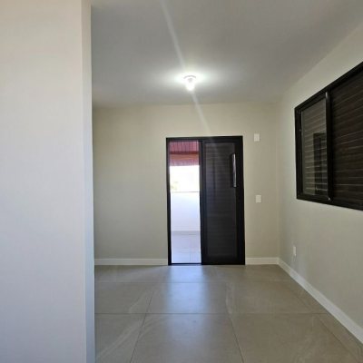 Cobertura com 183m², 3 quartos (sendo 1 suíte), 2 garagens, no bairro João Paulo em Florianópolis