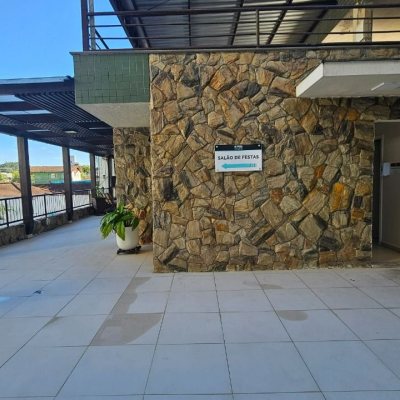 Cobertura com 183m², 3 quartos (sendo 1 suíte), 2 garagens, no bairro João Paulo em Florianópolis
