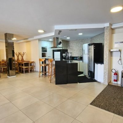 Cobertura com 183m², 3 quartos (sendo 1 suíte), 2 garagens, no bairro João Paulo em Florianópolis