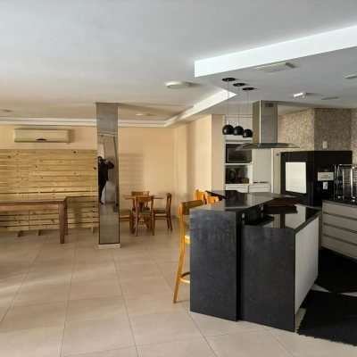 Cobertura com 223m², 3 quartos, 1 suíte, 2 garagens, no bairro João Paulo em Florianópolis