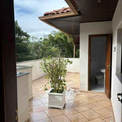 Cobertura com 223m², 3 quartos, 1 suíte, 2 garagens, no bairro João Paulo em Florianópolis