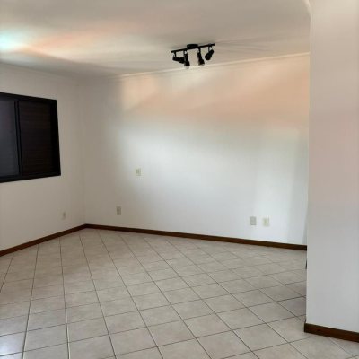 Cobertura com 223m², 3 quartos, 1 suíte, 2 garagens, no bairro João Paulo em Florianópolis