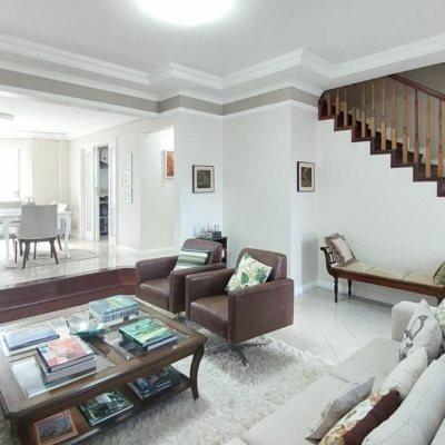 Casa Residencial com 265m², 4 quartos, 2 suítes, 2 garagens, no bairro Campeche em Florianópolis