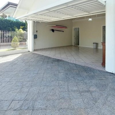 Casa Residencial com 265m², 4 quartos, 2 suítes, 2 garagens, no bairro Campeche em Florianópolis
