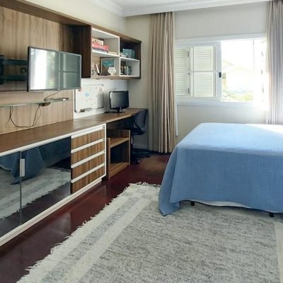 Casa Residencial com 265m², 4 quartos, 2 suítes, 2 garagens, no bairro Campeche em Florianópolis