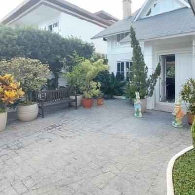 Casa Residencial com 265m², 4 quartos, 2 suítes, 2 garagens, no bairro Campeche em Florianópolis