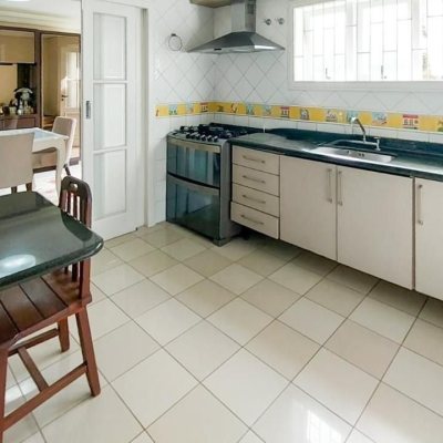 Casa Residencial com 265m², 4 quartos, 2 suítes, 2 garagens, no bairro Campeche em Florianópolis