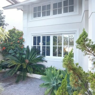 Casa Residencial com 265m², 4 quartos, 2 suítes, 2 garagens, no bairro Campeche em Florianópolis