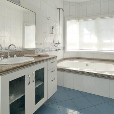 Casa Residencial com 265m², 4 quartos, 2 suítes, 2 garagens, no bairro Campeche em Florianópolis