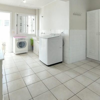 Casa Residencial com 265m², 4 quartos, 2 suítes, 2 garagens, no bairro Campeche em Florianópolis