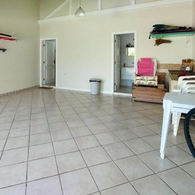 Casa Residencial com 265m², 4 quartos, 2 suítes, 2 garagens, no bairro Campeche em Florianópolis