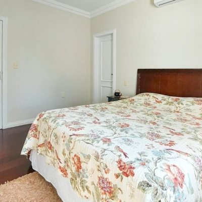 Casa Residencial com 265m², 4 quartos, 2 suítes, 2 garagens, no bairro Campeche em Florianópolis