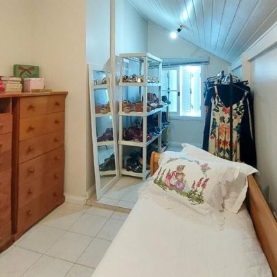 Casa Residencial com 265m², 4 quartos, 2 suítes, 2 garagens, no bairro Campeche em Florianópolis