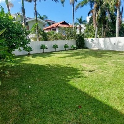 Casa Residencial com 265m², 4 quartos, 2 suítes, 2 garagens, no bairro Campeche em Florianópolis