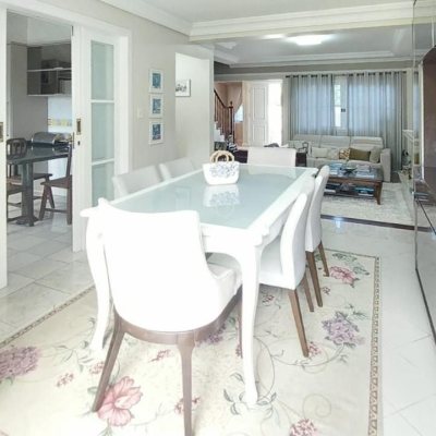 Casa Residencial com 265m², 4 quartos, 2 suítes, 2 garagens, no bairro Campeche em Florianópolis