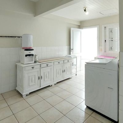 Casa Residencial com 265m², 4 quartos, 2 suítes, 2 garagens, no bairro Campeche em Florianópolis