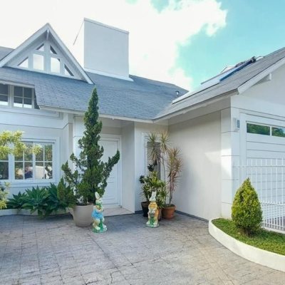 Casa Residencial com 265m², 4 quartos, 2 suítes, 2 garagens, no bairro Campeche em Florianópolis
