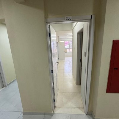 Sala com 37m², no bairro Centro em Florianópolis
