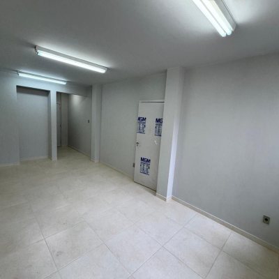 Sala com 37m², no bairro Centro em Florianópolis