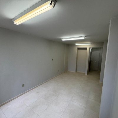 Sala com 37m², no bairro Centro em Florianópolis