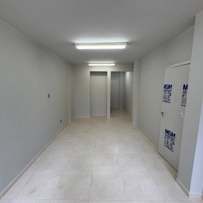 Sala com 37m², no bairro Centro em Florianópolis
