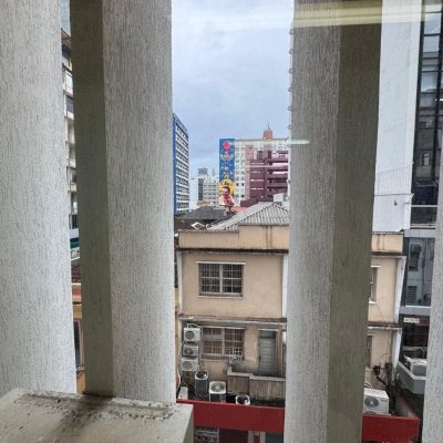 Sala com 37m², no bairro Centro em Florianópolis